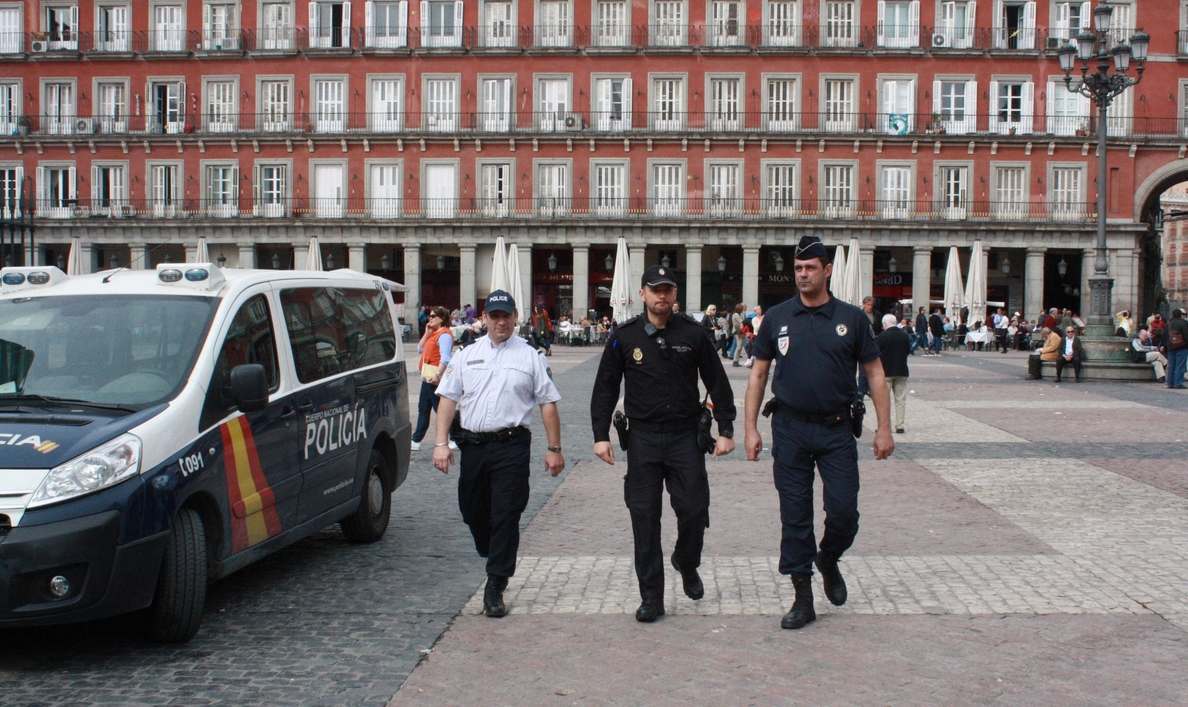 Agentes de la policía francesa y portuguesa se integran en la Policía Nacional para reforzar la atención al turista