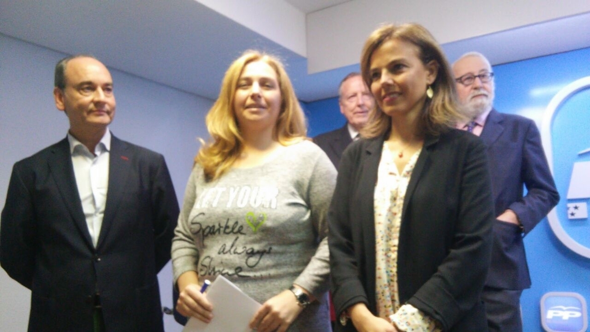 Inma Sanz, que cree que no está haciendo «teatrillo» con los exámenes, asegura que Aguirre «agradece la sinceridad»
