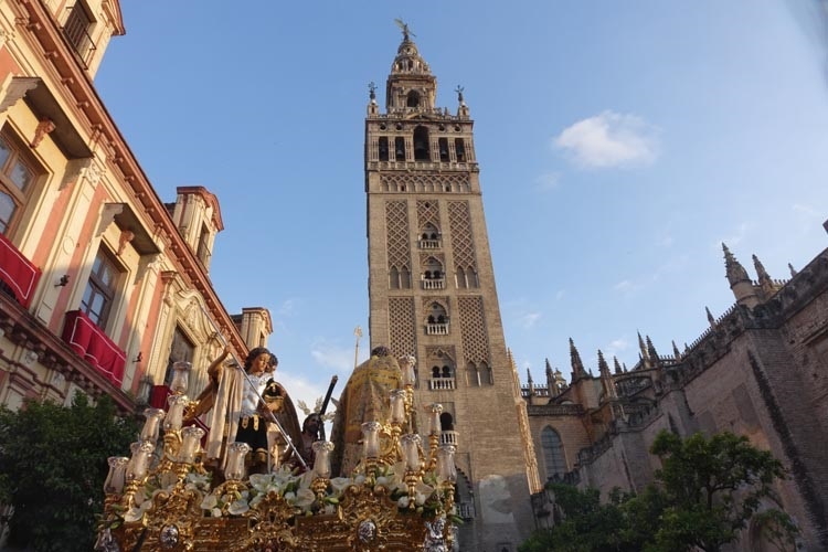 S.El 40% de los españoles escoge Sevilla como su ciudad preferida para disfrutar de las procesiones