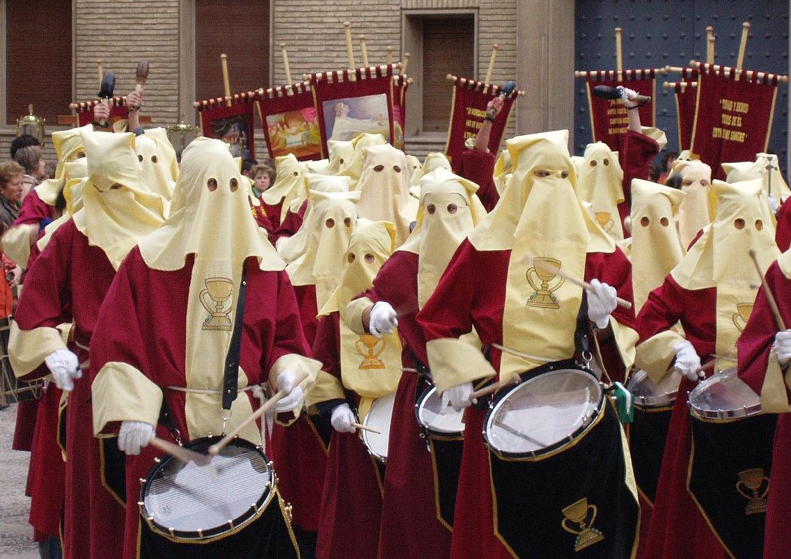 Horarios e itinerarios de las procesiones de la Semana Santa de Huesca 2015