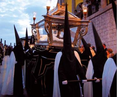 Horarios e itinerarios de las procesiones de la Semana Santa de Vitoria 2015