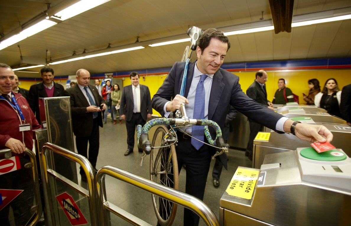 Metro de Madrid extiende a partir de este miércoles el horario para el acceso de bicicletas