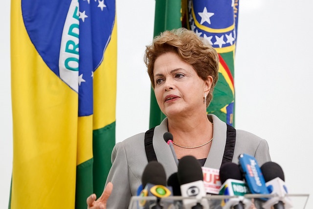 La popularidad de Rousseff se desploma hasta el 12 por ciento