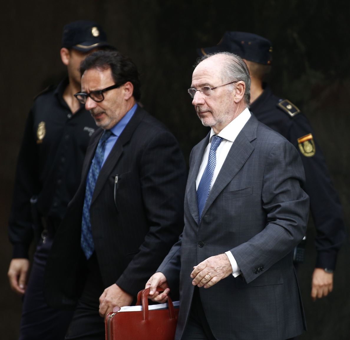 Manos Limpias pedirá la retirada del pasaporte de Rato para impedir que salga de España