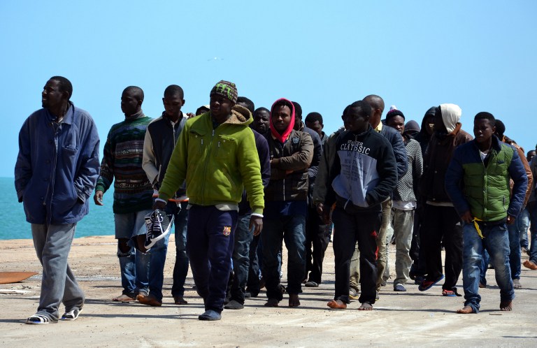 Desmantelada una banda en Sicilia que cobraba unos 3.600 dólares a inmigrantes para llevarlos a Italia