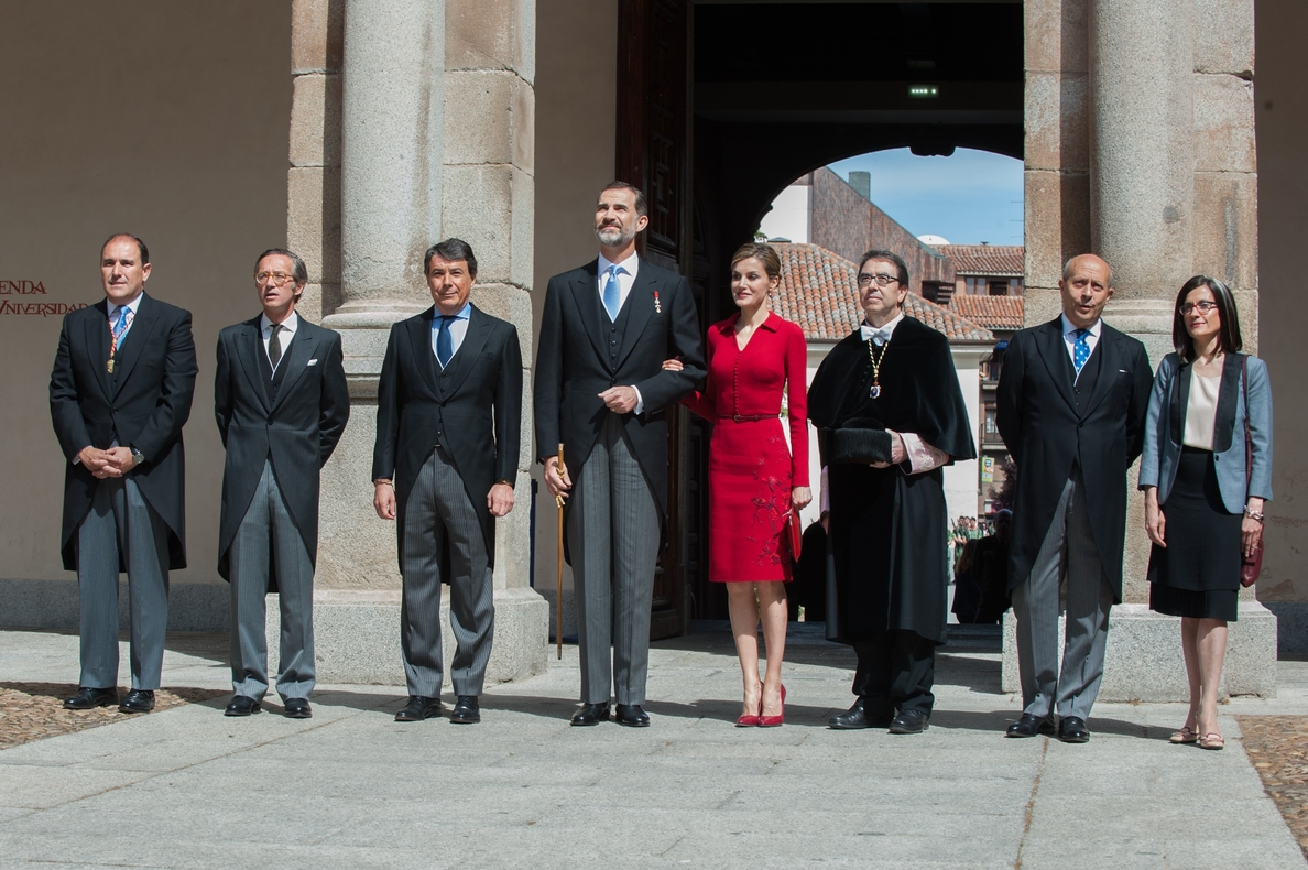Los Reyes asisten a la entrega del Premio Cervantes 2014