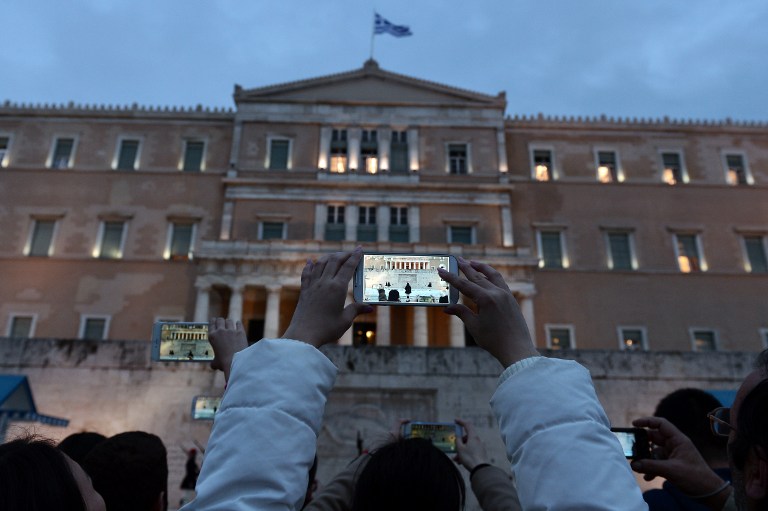 Bruselas aumenta la presión Grecia pero dice que no hay »plan B» y la quiere dentro del euro