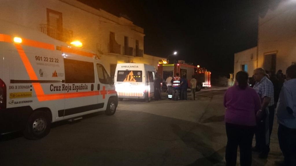 Cuatro heridos leves, entre ellos dos menores, un incendio en una vivienda en Puebla del Prior (Badajoz)