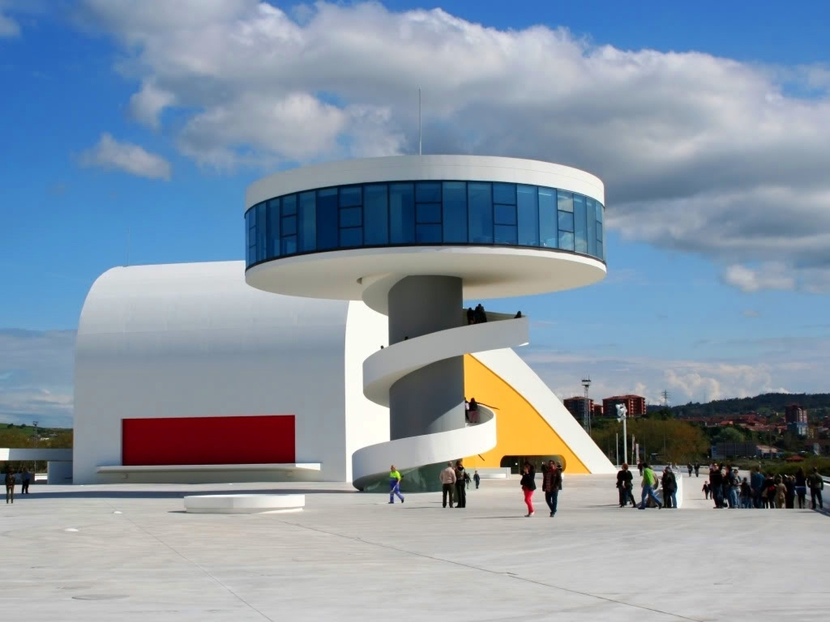 La Fundación Centro Niemeyer quiere resolver el contrato de hostelería y reclama el pago de lo comprometido