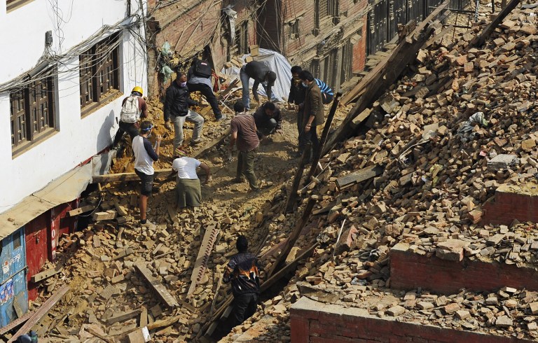 250 desaparecidos después de que un alud arrasara un área de senderismo de Nepal