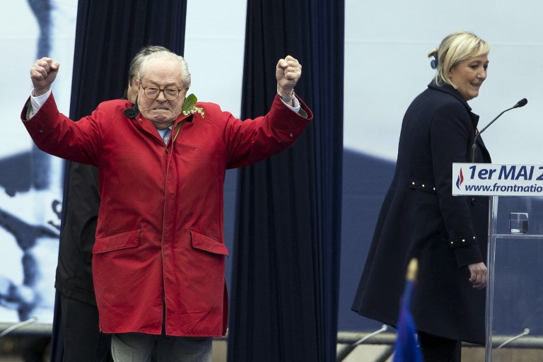 Marine Le Pen, líder del Frente Nacional, prohíbe a su padre hablar en nombre del partido