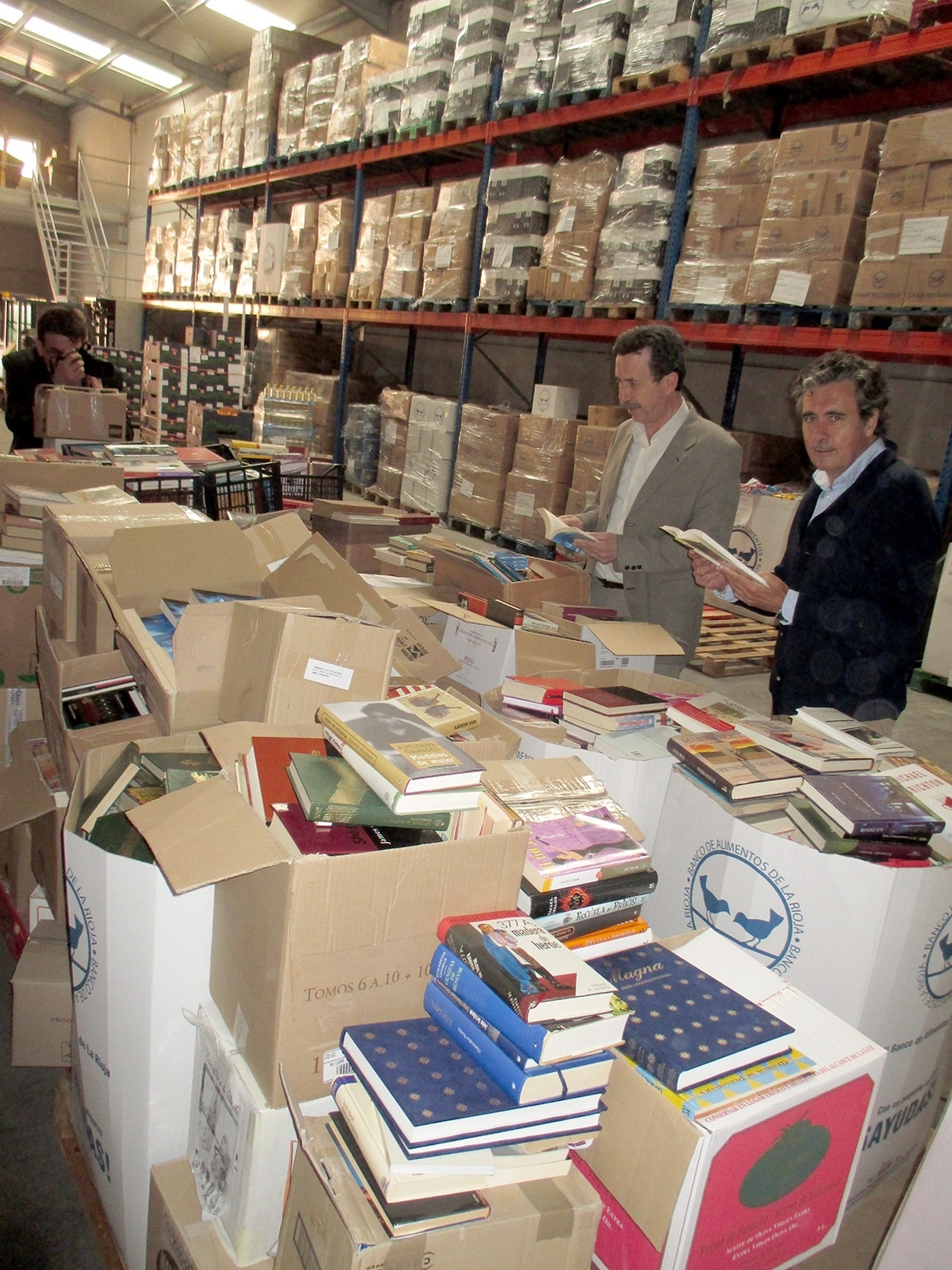La Asociación de Librerías de La Rioja entrega al Banco de Alimentos   4.350 kilos de libros usados