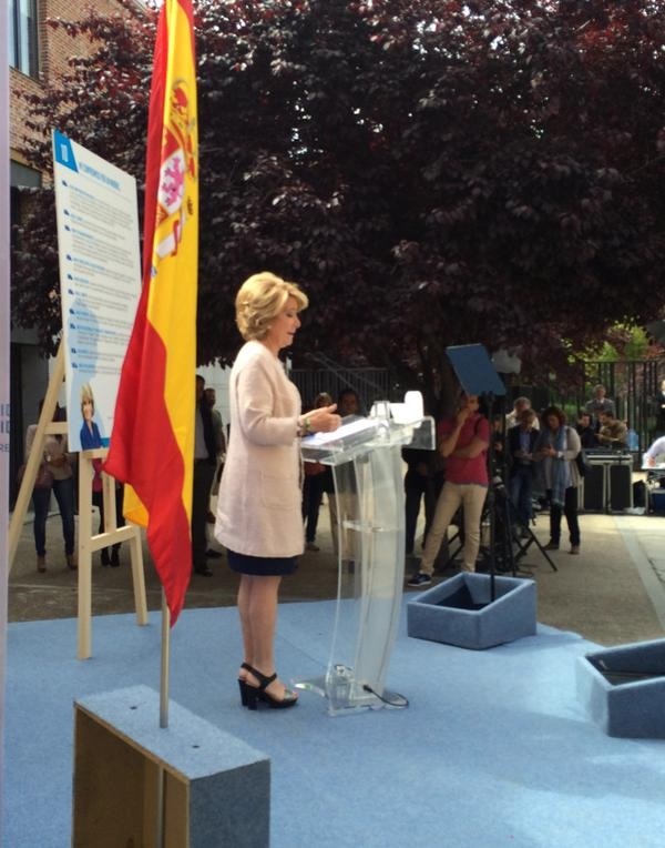 Esperanza Aguirre y Cristina Cifuentes gobernarían en Madrid, según el CIS