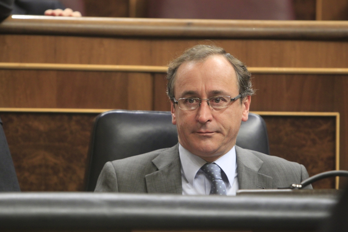 Alonso subraya el apoyo del Gobierno a la Navarra foral y dice que sólo recurre las leyes que exceden sus competencias