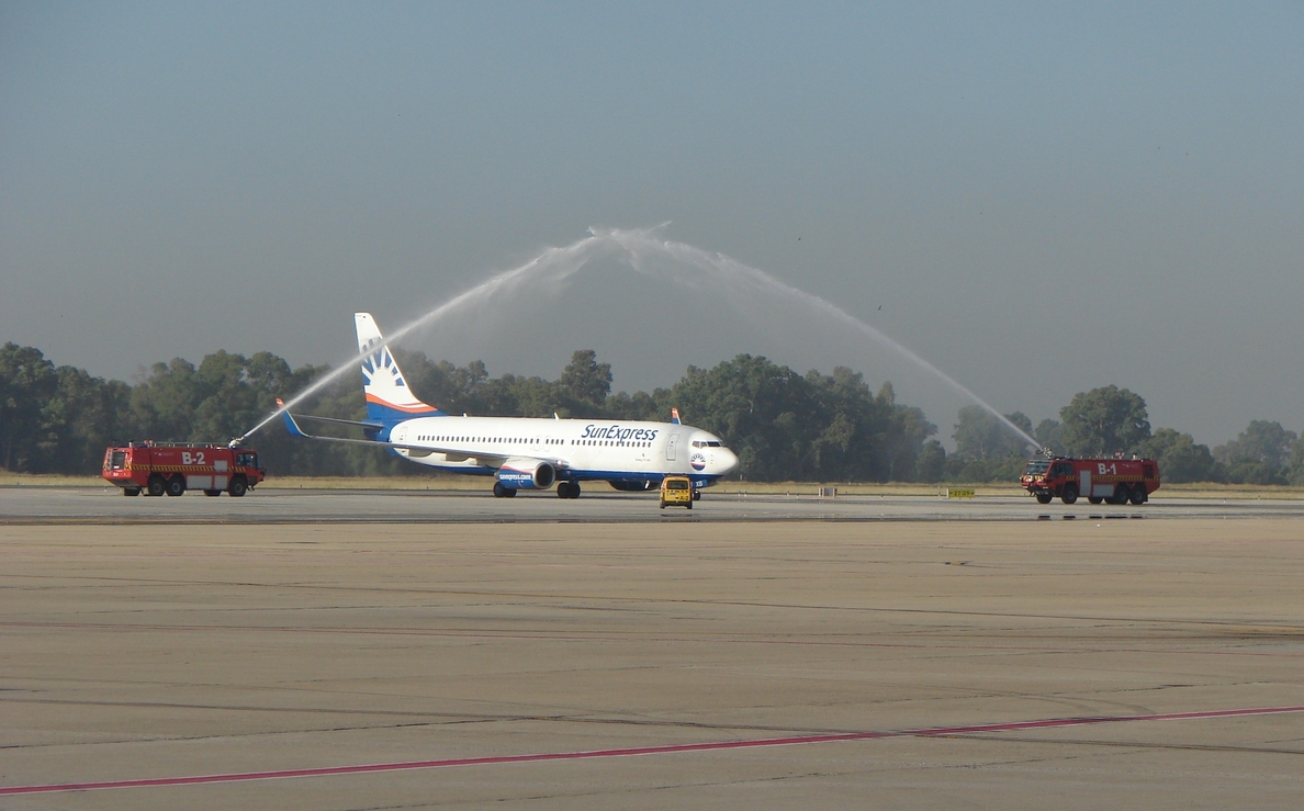 El aeropuerto recibe el primer vuelo de una nueva ruta con Dusseldorf, operado por Sunexpress