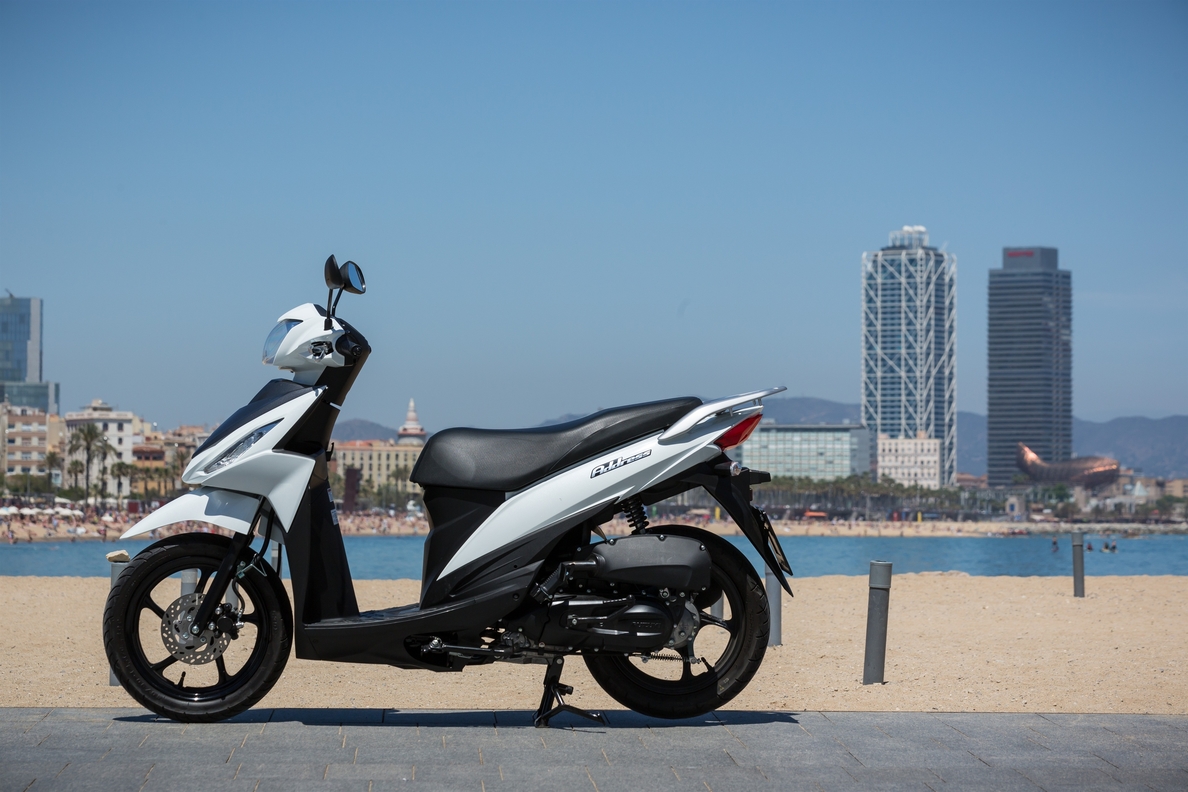 Suzuki lanza la »Suzuki Adress», su nueva scooter urbana