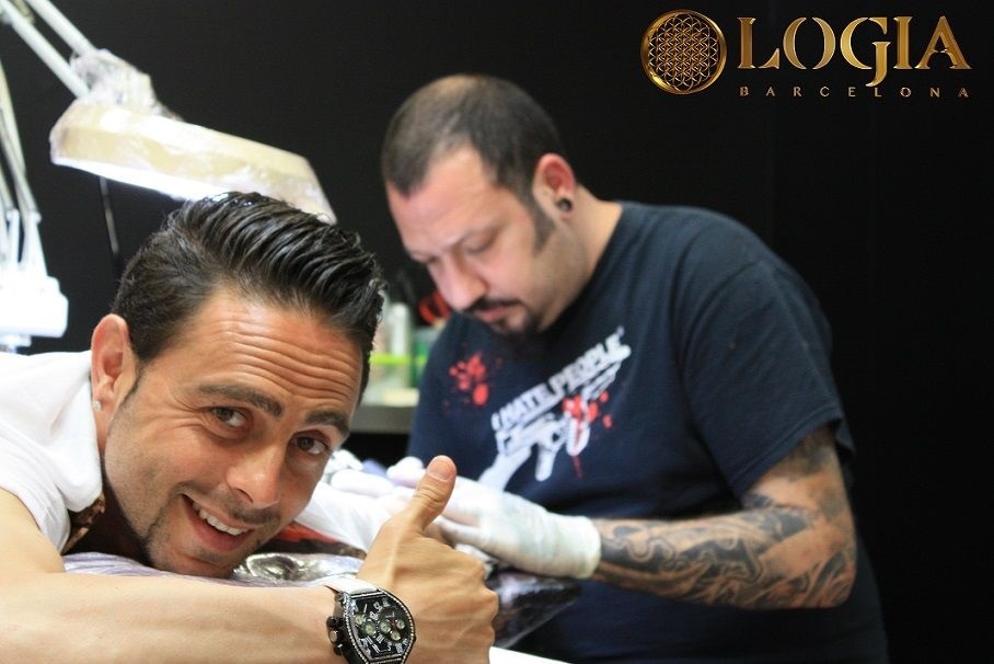 Los famosos se tatúan en Logia