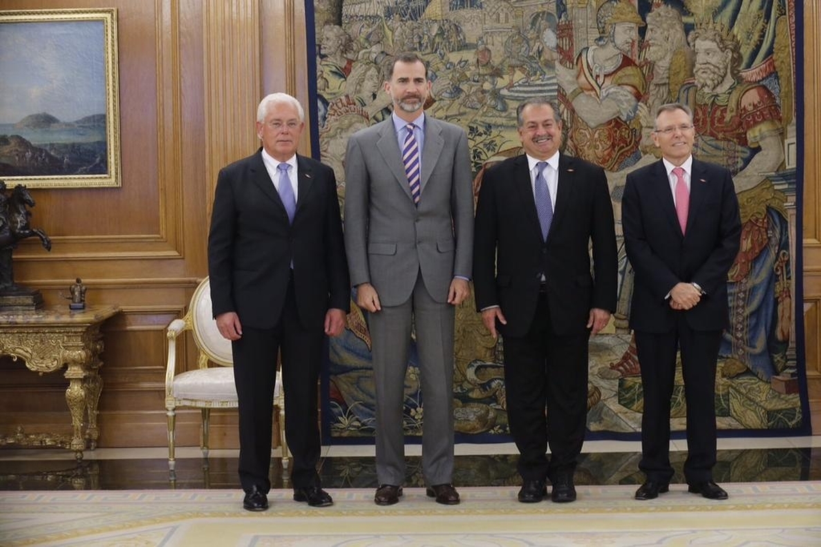 El presidente de Dow Chemical defiende ante el Rey tarifas eléctricas bajas en España para competir