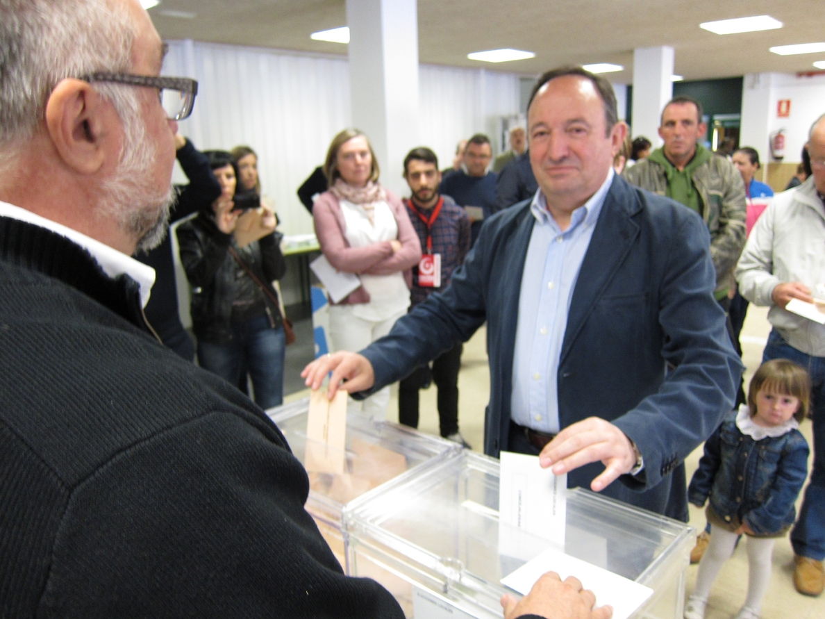 Sanz reclama participación «masiva» y que se vote «pensando en el futuro de La Rioja»