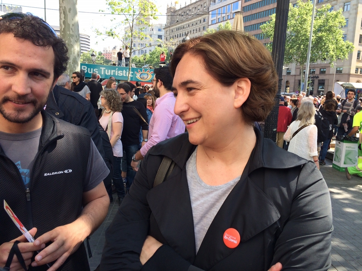 Ada Colau, una «indignada» se acerca al poder en Barcelona