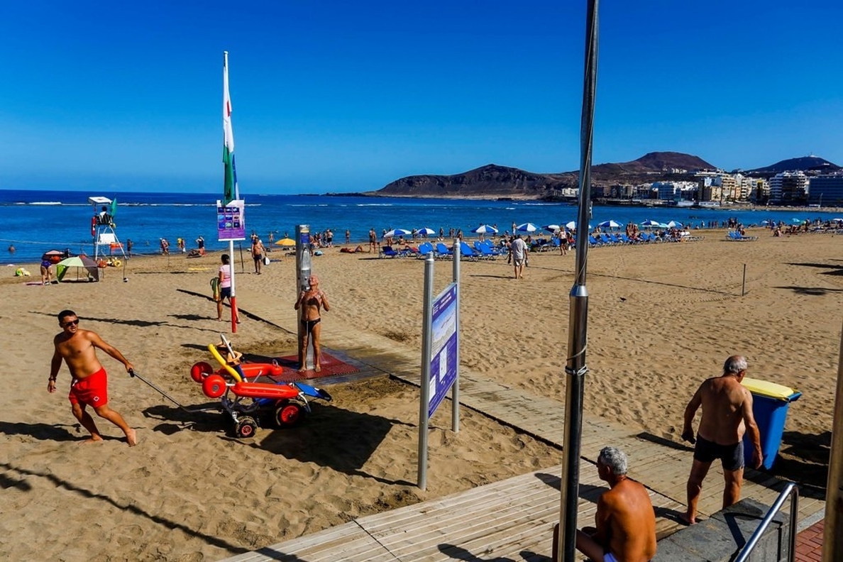 El Ayuntamiento de Las Palmas de Gran Canaria amplía el horario del servicio de vigilancia de Las Canteras
