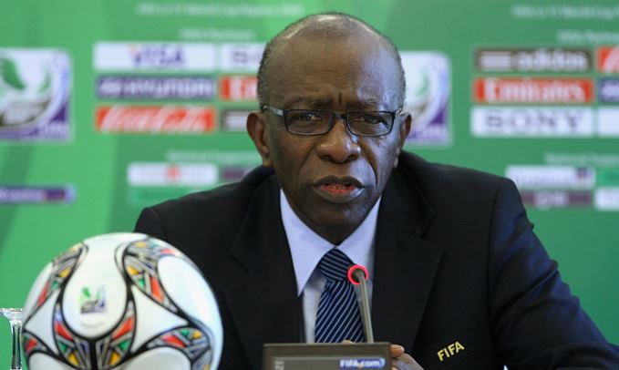 El exvicepresidente de la FIFA Jack Warner se entrega a las autoridades