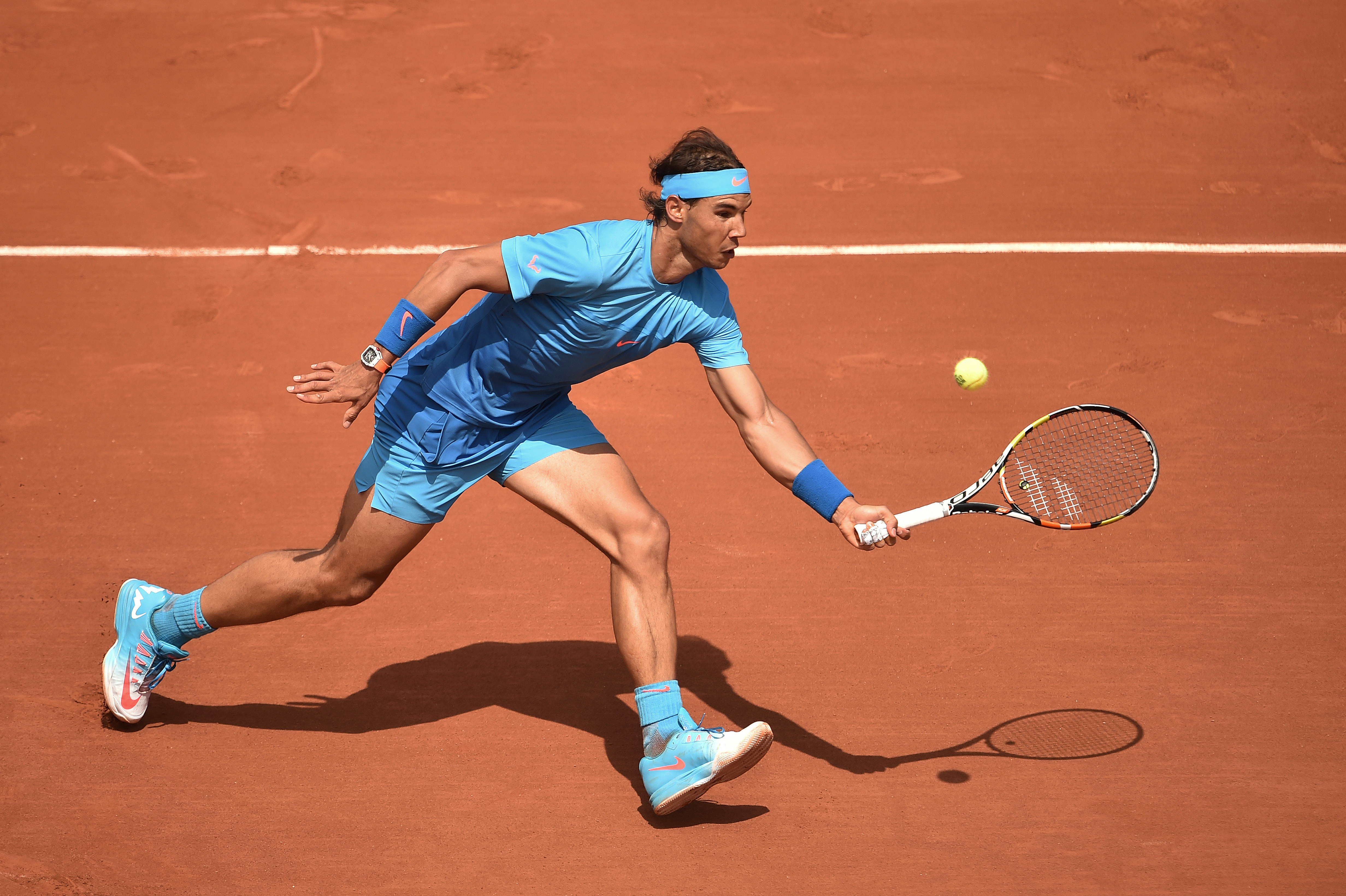 Nadal va a más en Roland Garros y supera a Almagro con facilidad