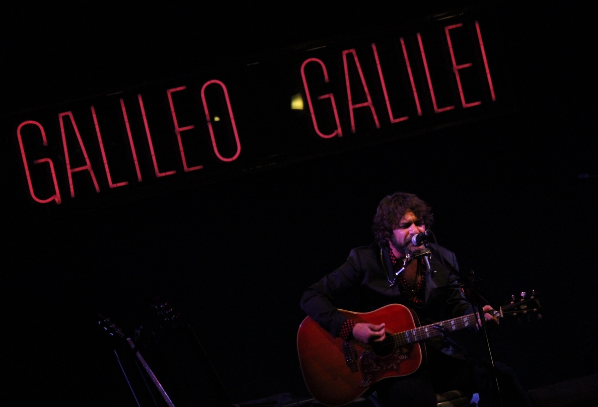 Quique González desempolva canciones en Galileo, su segunda casa