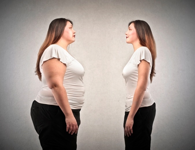 Combinar dieta hipocalórica con programas de entrenamiento ayuda a reducir peso en la obesidad