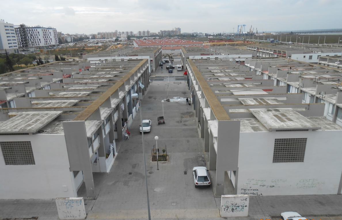 La Junta licita obras para rehabilitar las 96 viviendas públicas en el barrio de Marismas del Odiel
