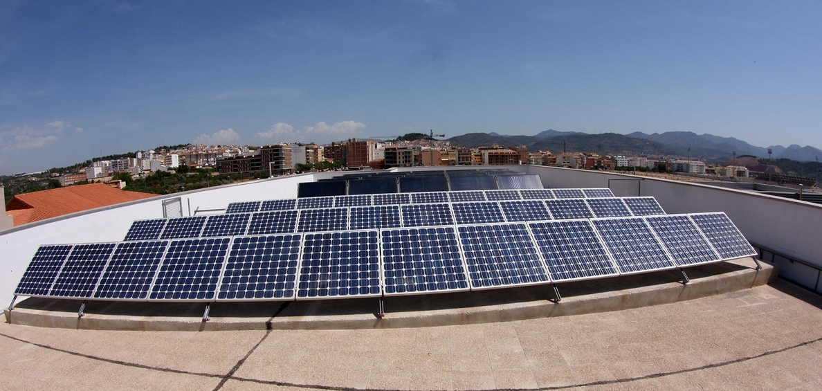 Un fondo de Natixis presenta la decimotercera demanda contra España por los recortes a las renovables