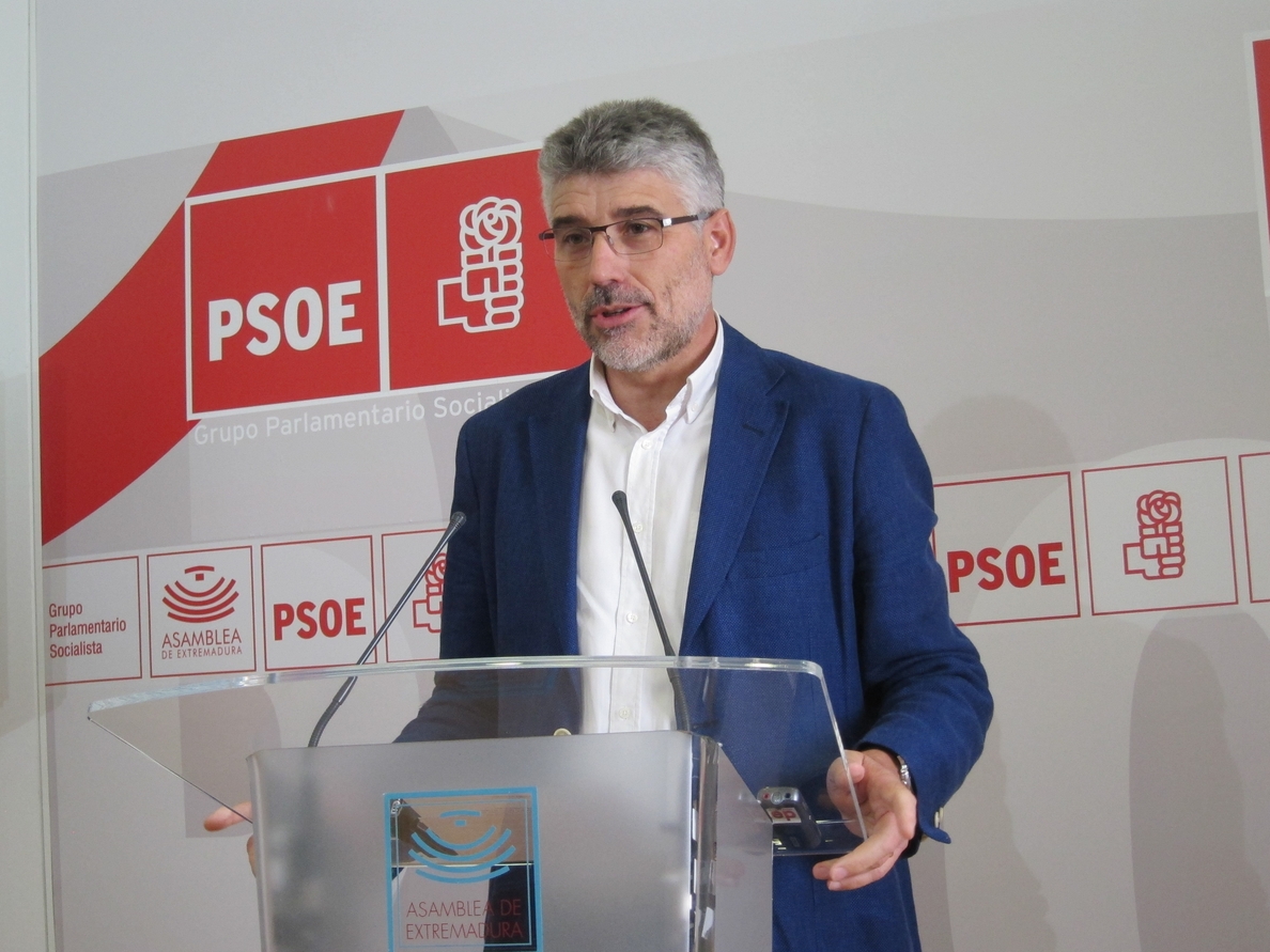 El PSOE dice que el mercado laboral en la región se basa en «el paro, la precariedad y la falta de prestaciones»
