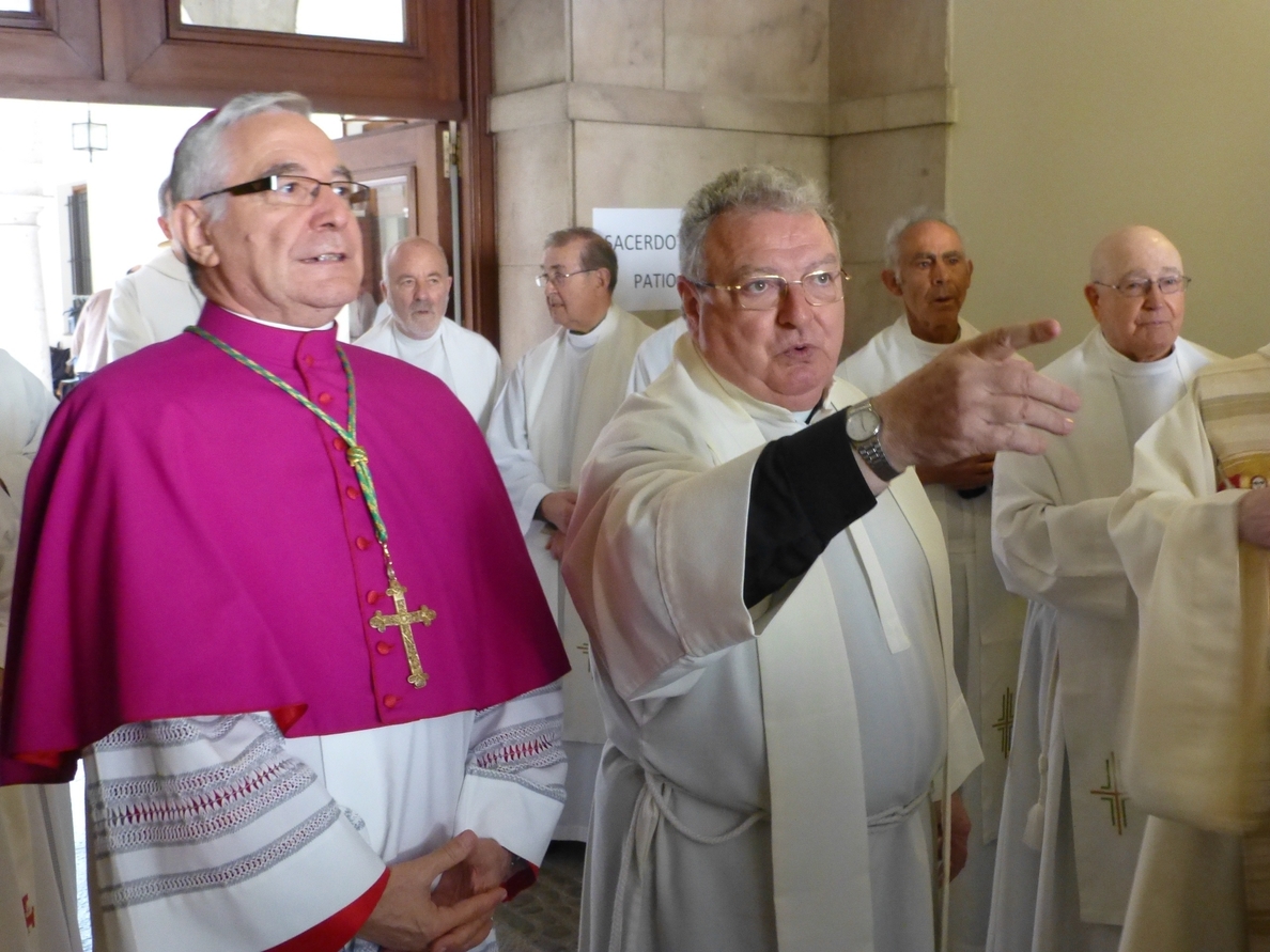 El nuevo obispo de Santander confirma en sus cargos a su Consejo de Vicarios y colaboradores diocesanos