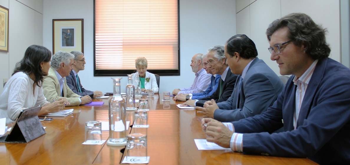 Víboras se reúne con los impulsores de la Fundación para el Control de la Calidad Agroalimentaria de Andalucía