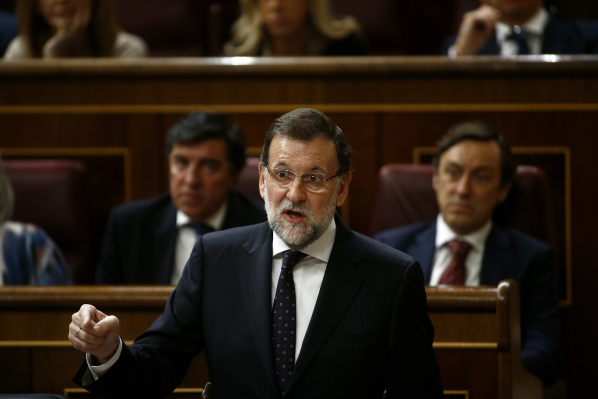 (Amp.) Rajoy insiste en que el Gobierno tiene su hoja de ruta económica y reitera que no subirá los impuestos