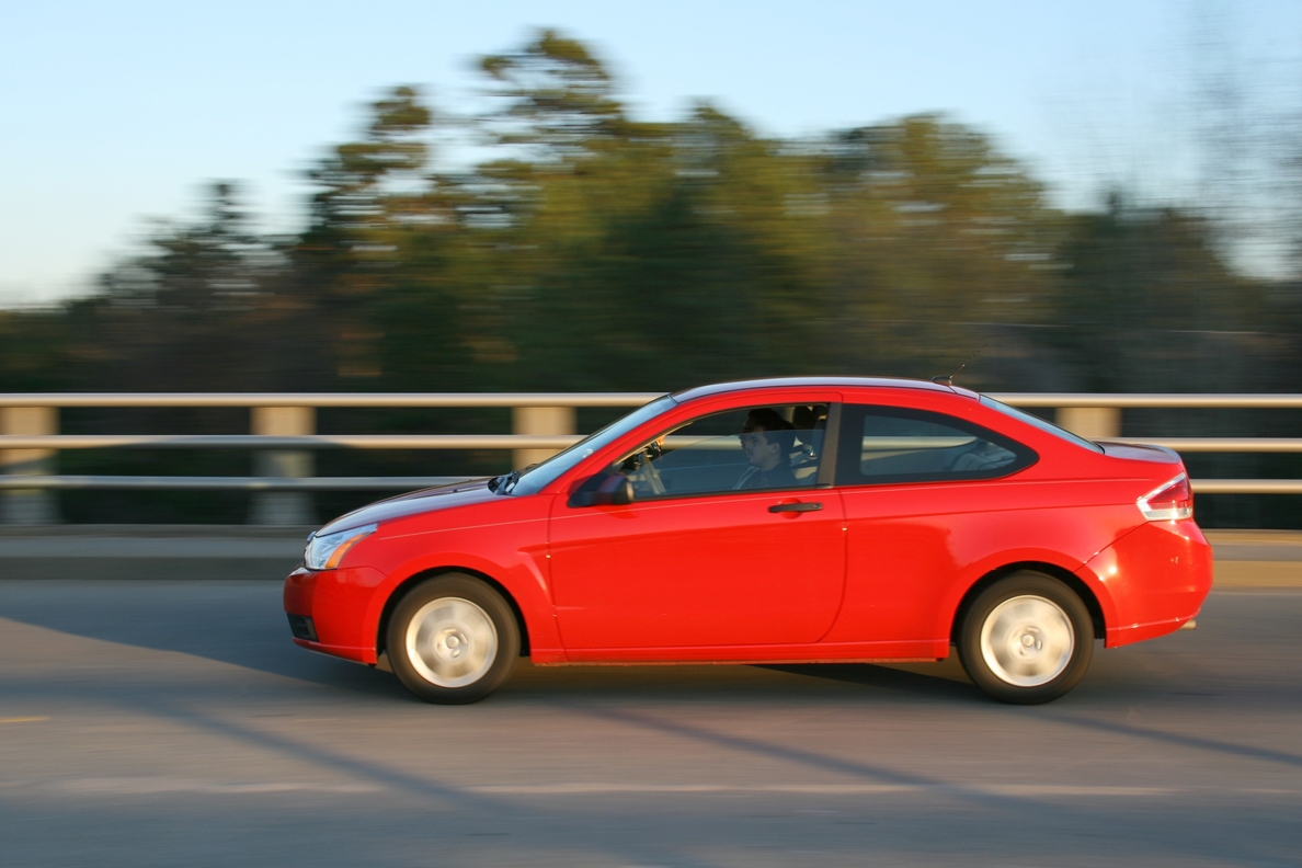 Un estudio desmonta la creencia de que los coches de color rojo son percibidos como más peligrosos
