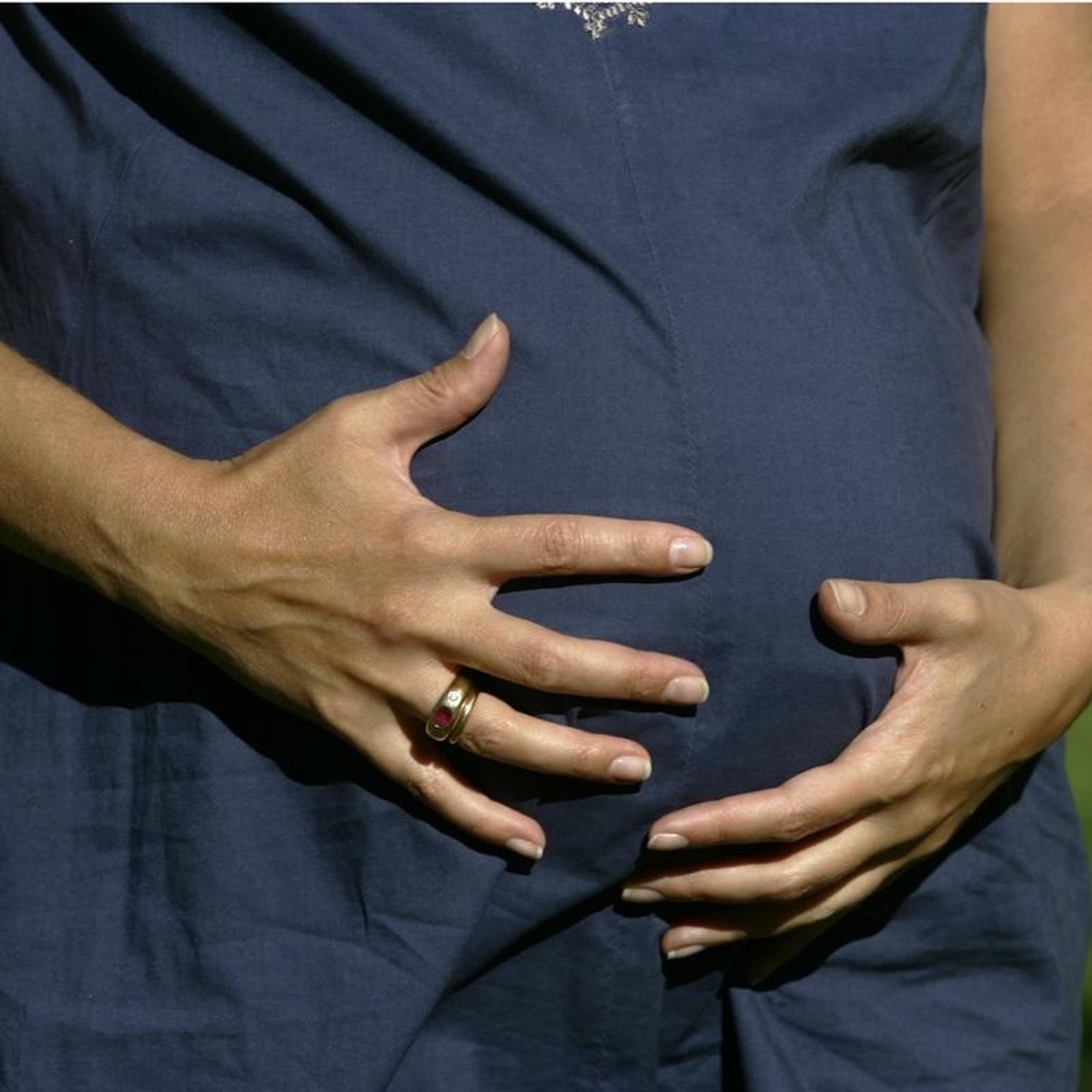 El parto humanizado satisface más a la mujer que el biomédico, según una tesis doctoral de la Universidad de Murcia