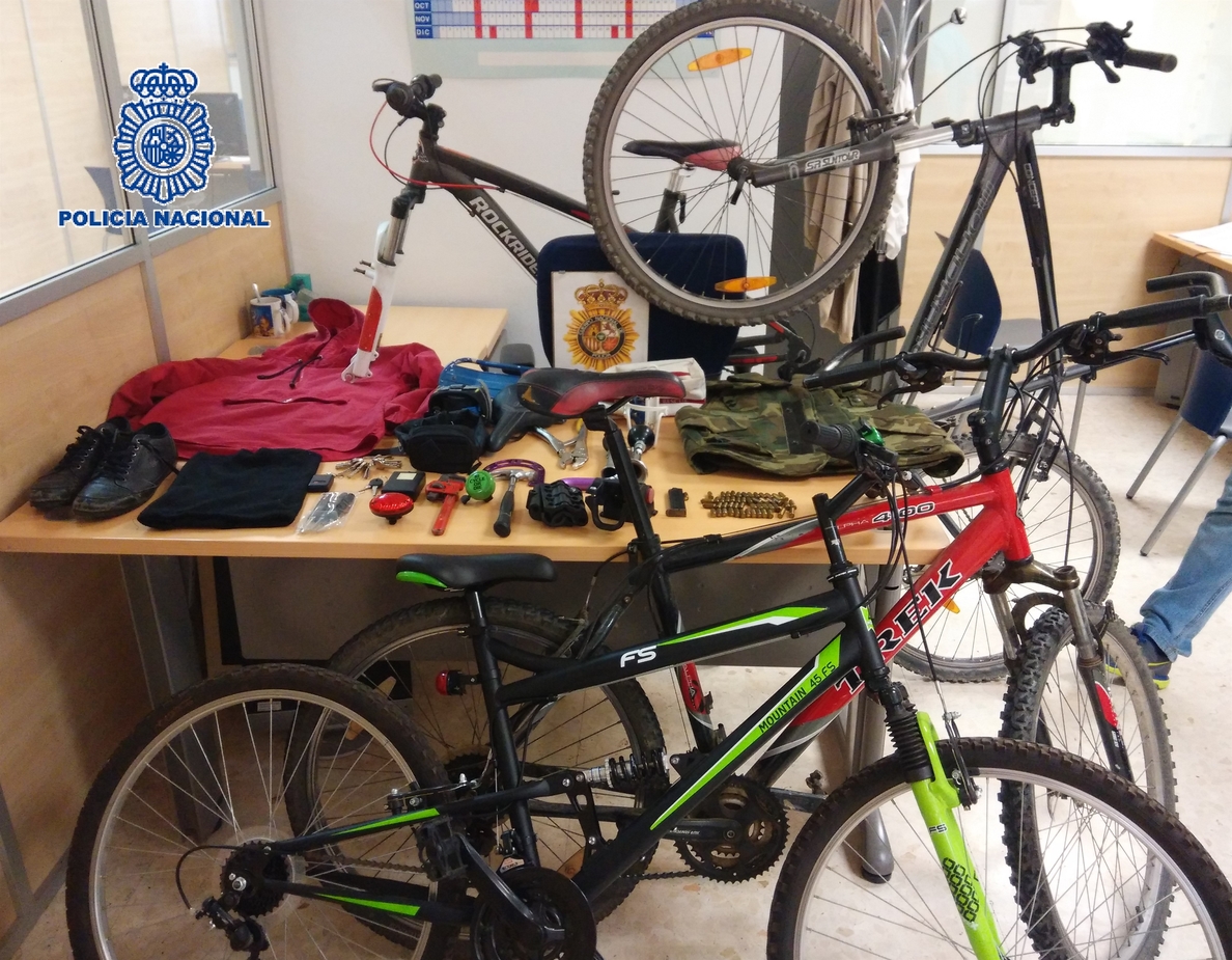 Detienen a dos personas por robar bicicletas en Málaga e intentar venderlas en Internet
