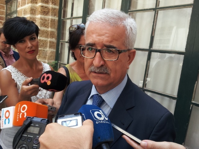 Vicepresidente andaluz elogia la coherencia de Griñán y Chaves e insta a Viera a que deje su acta, que sería «lo lógico»