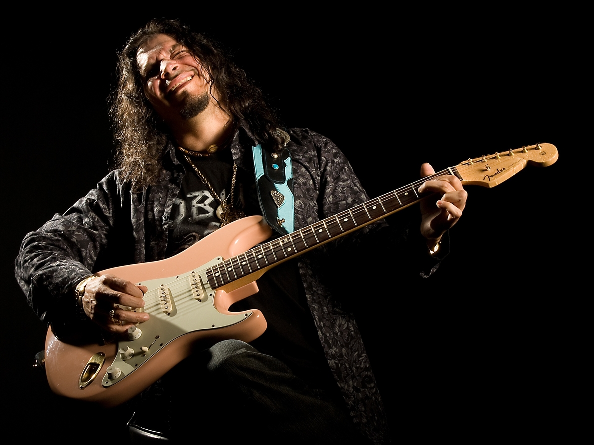 Raimundo Amador hará de telonero de Sting en el cierre del Festival de la Guitarra