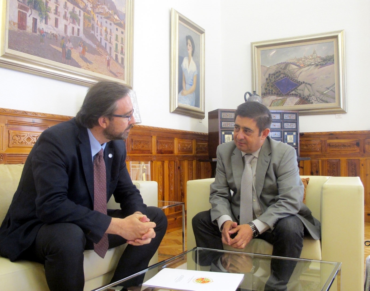 La Diputación y la UJA sellan su disposición a seguir colaborando en «la mejora de la provincia»