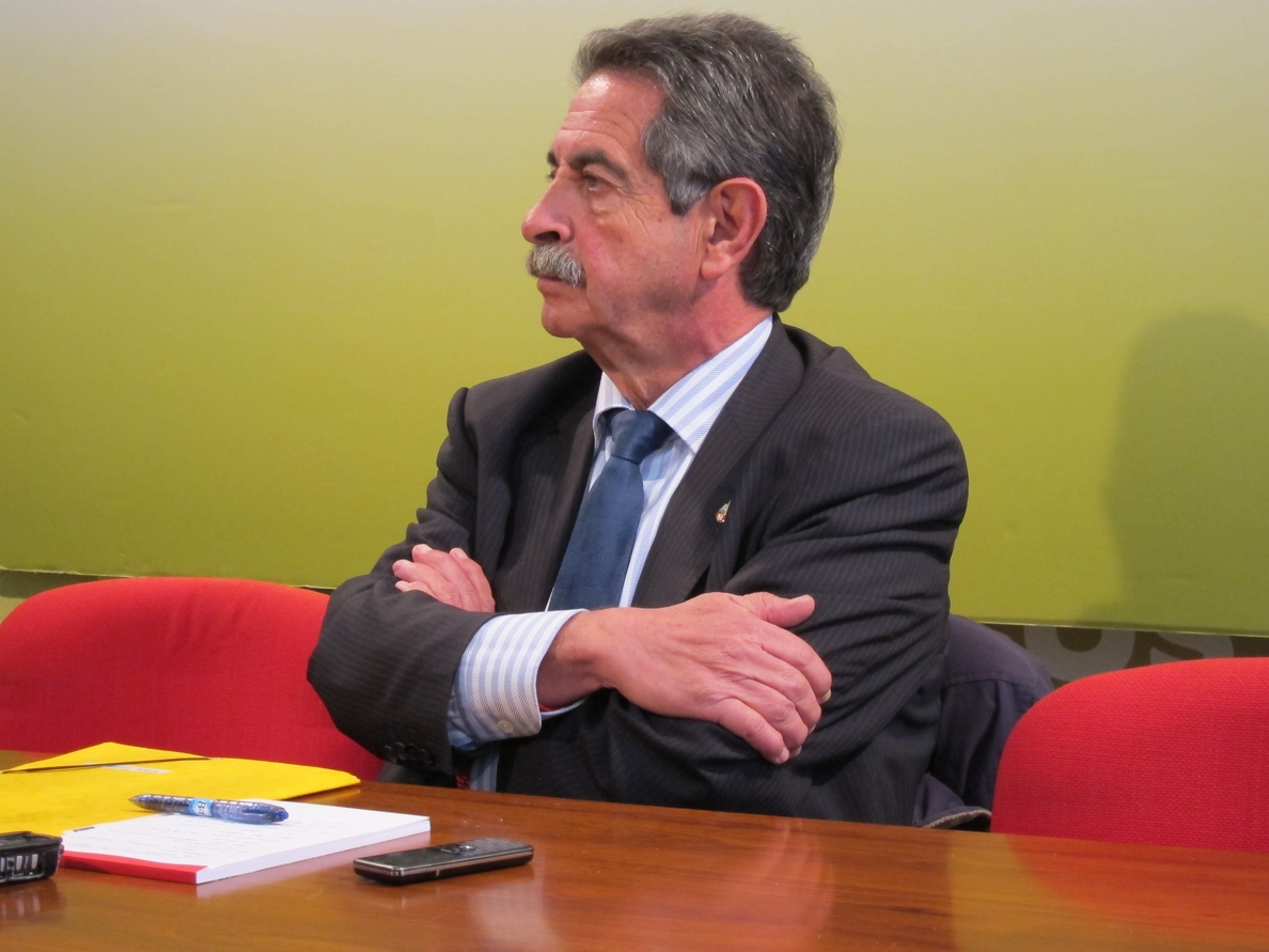 Revilla no logra el apoyo necesario para ser investido presidente de Cantabria en primera votación