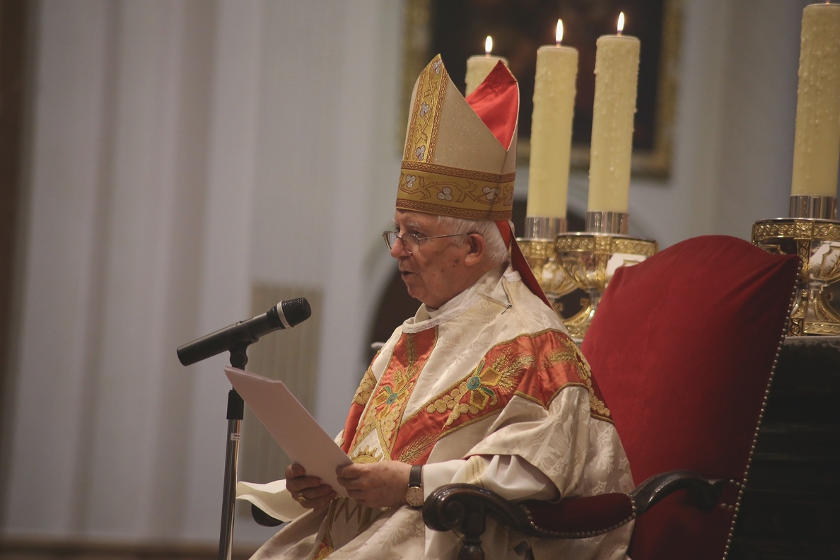 El cardenal de Valencia preside la misa y el acto de desagravio por el robo del sagrario del Arnau de Vilanova