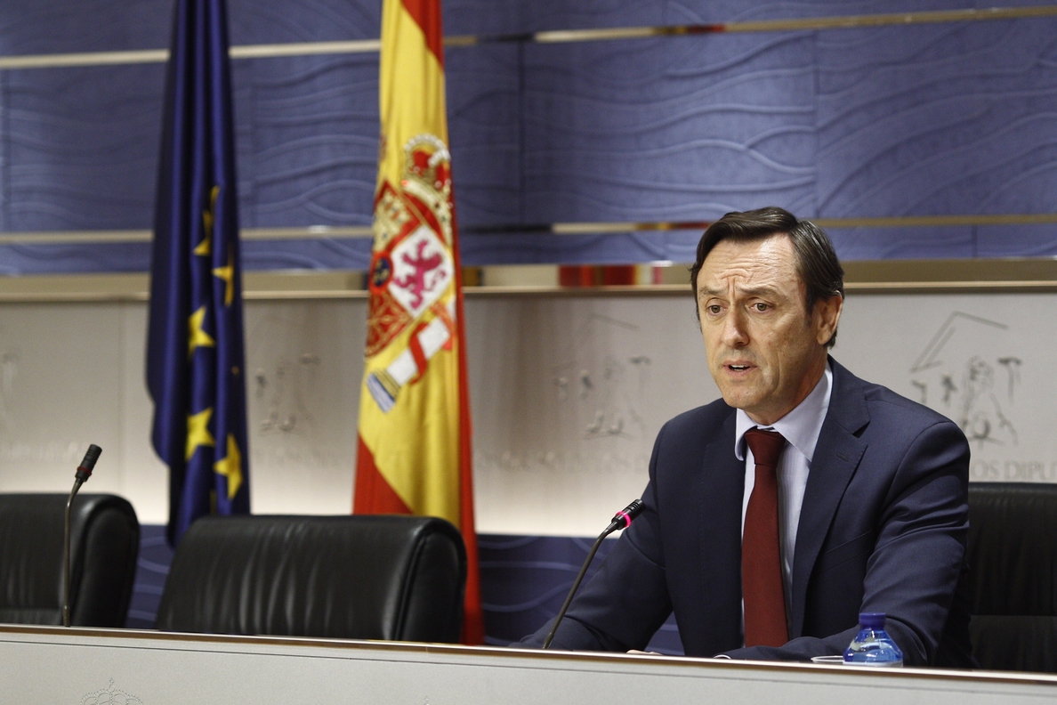 El PP llama al alcalde de Pamplona a no «jugar» con las banderas, alejarse de la demagogia y cumplir las leyes
