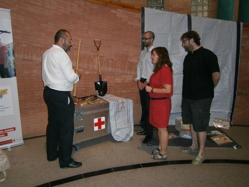 La muestra »Cartas desde Filipinas» muestra en Mérida la labor realizada por Cruz Roja tras el paso de un tifón en 2013