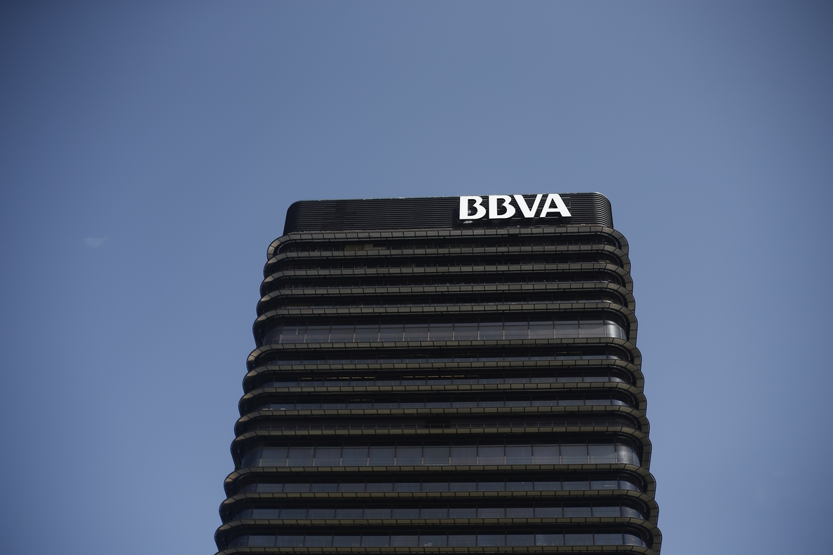 (Amp.) BBVA se convierte en el primer accionista del banco turco Garanti, tras elevar participación al 39,9%