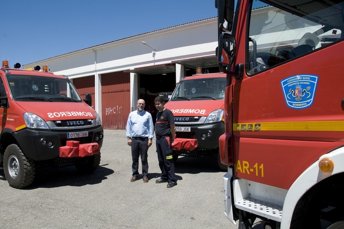 Los parques de bomberos de Cáceres, Plasencia y Coria cuentan con tres nuevos camiones
