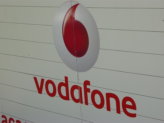 (Amp.) Vodafone plantea un ajuste máximo de 1.300 empleos en España, el 20% de la plantilla