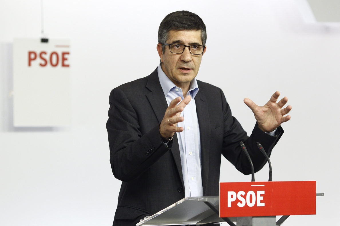 Patxi López dice que el PSOE ha pasado del riesgo de emular al Pasok a ser la única alternativa al PP