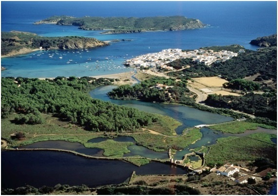 Menorca, el destino costero con las viviendas turísticas más ocupadas en agosto, hasta un 96,1%